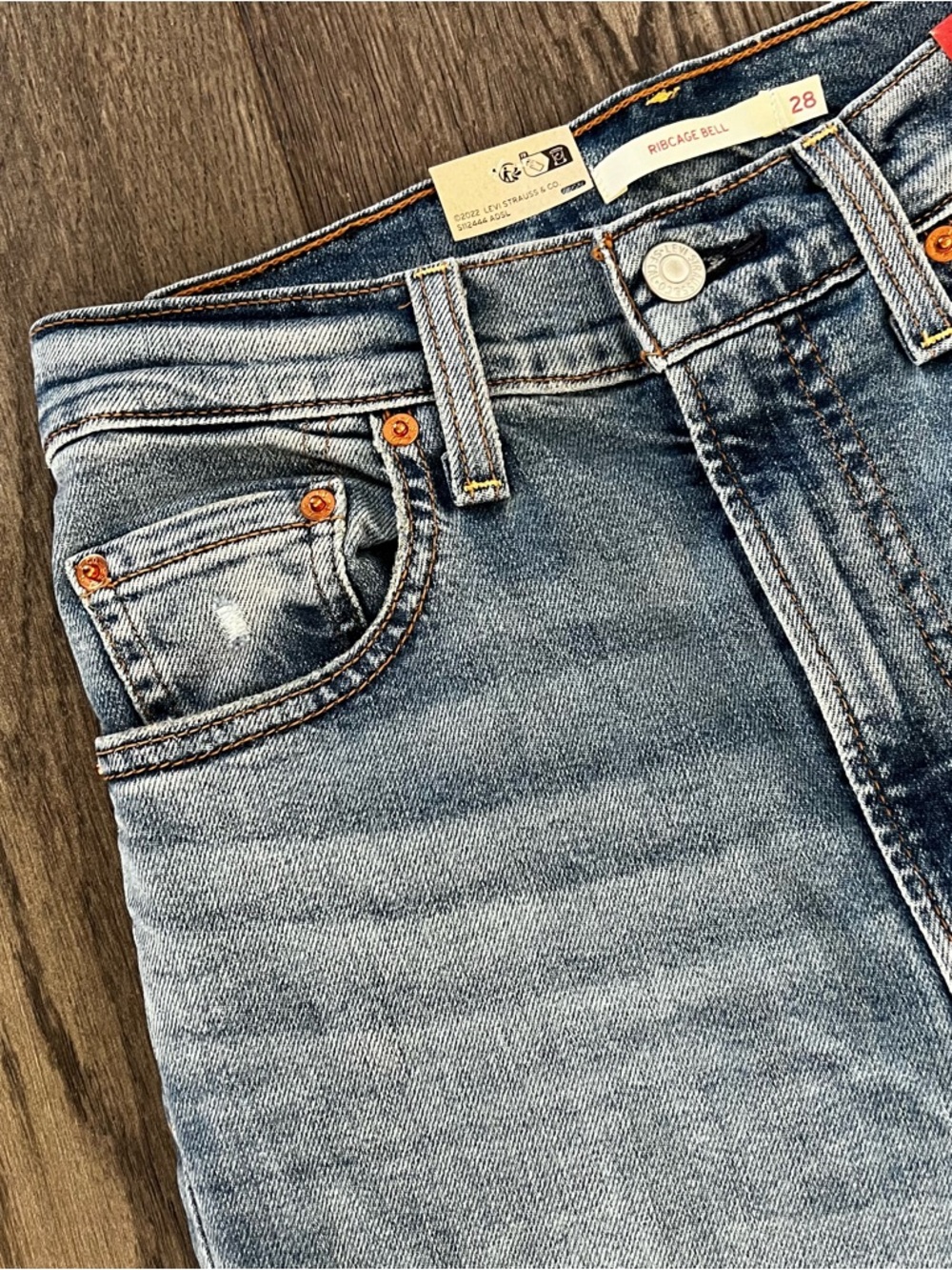 LEVI’S NWT Ribcage Bell Leg High Rise Denim Jeans Size 28 - Picture 6 of 13